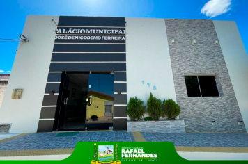Prefeito entrega novas instalações da Sede da Prefeitura Municipal