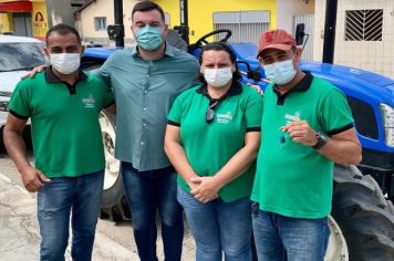 Prefeito de Rafael Fernandes, entrega três novos veículos a população