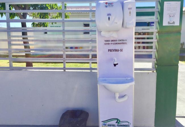 Prefeitura instala lavatórios em locais da cidade, para ajudar no combate ao Covid-19