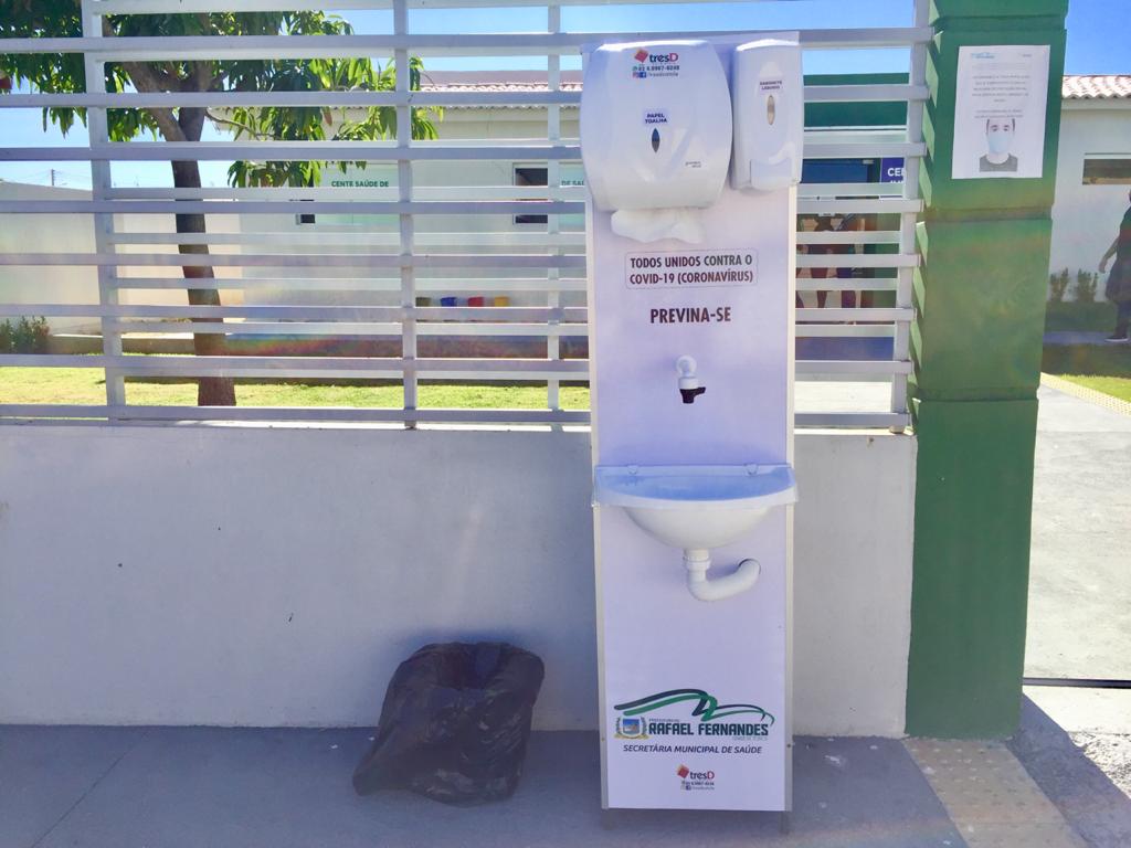 Read more about the article Prefeitura instala lavatórios em locais da cidade, para ajudar no combate ao Covid-19